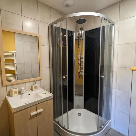 Climatisee Avec Salle D'eau Privative Et Acces Jardin - Fr-1-589-664 לינה וארוחת בוקר *